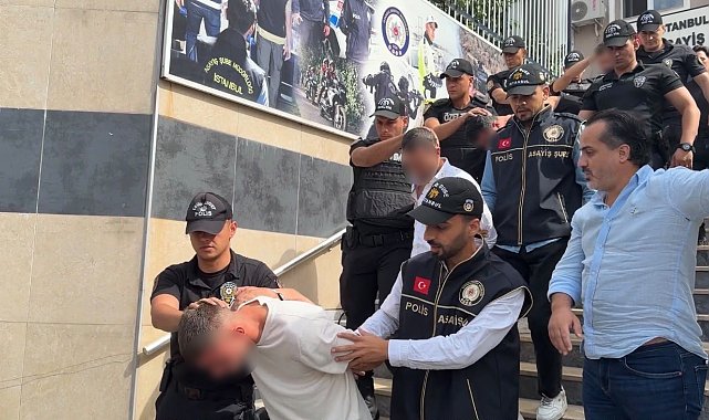 Fatih'te 2 kişinin hayatını kaybettiği silahlı kavgaya ilişkin gözaltına alınan 12 şüpheli adliyeye sevk edildi