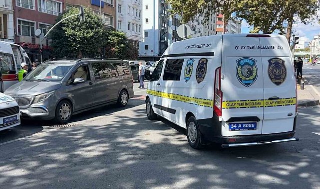 Fatih'te feci kaza: Yayalara yanan kırmızı ışığı dikkate almadan yolun karşısına geçince hayatından oldu