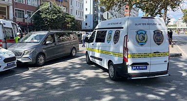 Fatih'te feci kaza: Yayalara yanan kırmızı ışığı dikkate almadan yolun karşısına geçince hayatından oldu