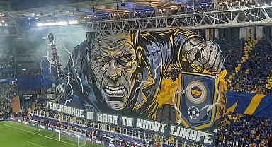 Fenerbahçe taraftarından Şampiyonlar Ligi ilk maçına özel koreografi