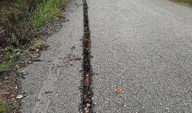Fiber internet için kazılan yol kapatılmadı, köy sakinleri tepki gösterdi