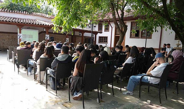 Filistinli akademisyen Gazzeli öğrencilerin zorluklarını anlattı