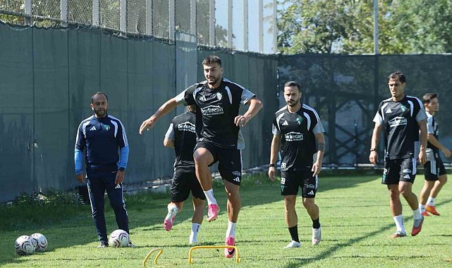 Florian Aye: "Takım ruhuyla hareket edip gol arayışında olan Florian göreceksiniz"