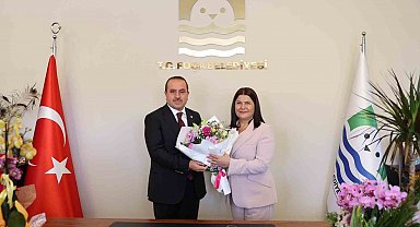 Foça'yı ziyaret eden Kırkpınar: "Birikmiş sorunları el ele vererek çözeceğiz"
