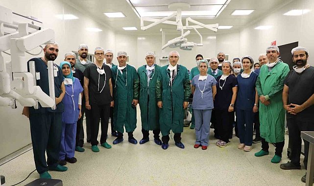 FÜ Hastanesi'nde robotik cerrahi sistemi hizmete girdi