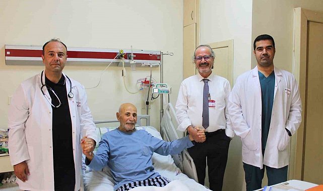 GAÜN Hastanesi'nde 83 yaşındaki hastaya zorlu aort ameliyatı