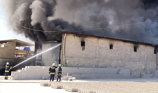 Gaziantep'te atık yağ tesisinde yangın: Ekiplerin müdahalesi sürüyor