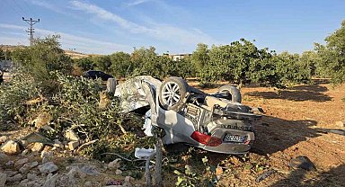 Gaziantep'te motosikletle çarpışan otomobil fıstık tarlasına uçtu: 1 ölü, 6 yaralı