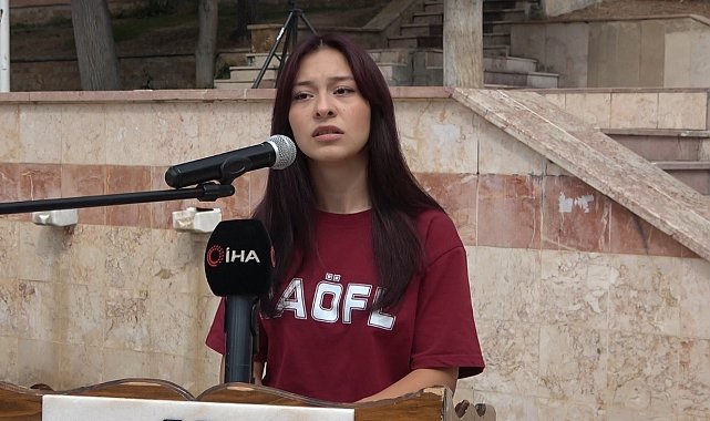 Gaziler Günü'nde şiir okurken duygularına hakim olmadı