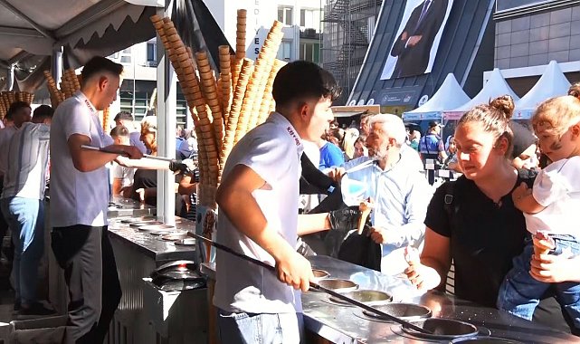 Gaziosmanpaşa'da dondurma festivali: Vatandaşlara 10 ton dondurma ikram edildi