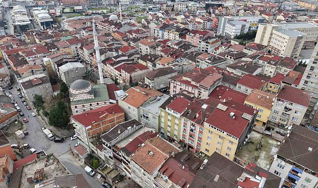 Gaziosmanpaşa'da yarım asırlık mülkiyet sorunu çözüldü: İlk tapu teslim edildi