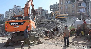 Gazze'de çöken 7 katlı binada arama-kurtarma çalışmaları ikinci gününde