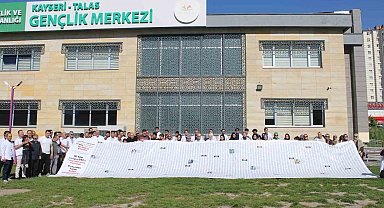 Gazze'de ölen çocukların ismi 12 metre uzunluğundaki pankarta sığmadı