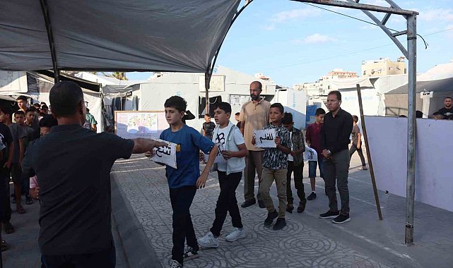 Gazze'de yeni eğitim-öğretim yılı, 3 yıl aradan sonra çadırlarda başladı