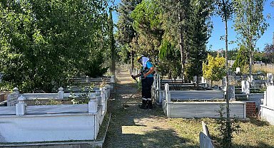 Gebze mezarlıklarında yabani ot temizliği