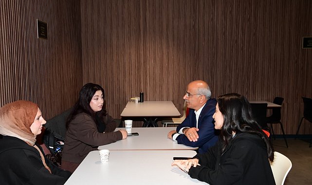 Gençlerden Başkan Er'e kütüphane teşekkürü