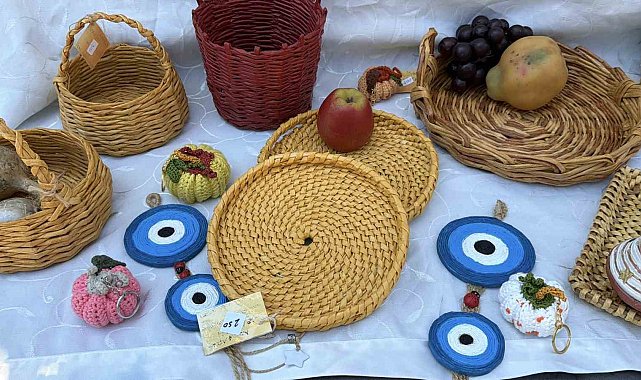 Geri dönüşüm kağıtlarını sanata çeviriyor