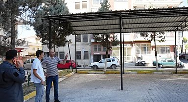 Germencik'te minibüs durağına gölgelik tente uygulaması