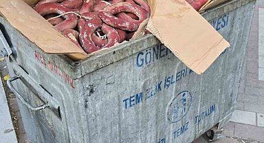 Gönen'de fuar sonrası çöp konteynerinde sucuklar bulundu