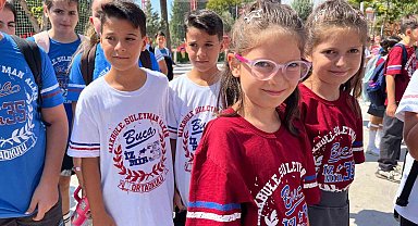 Görenler gözlerine inanamıyor: 27 çift ikiz aynı okulda