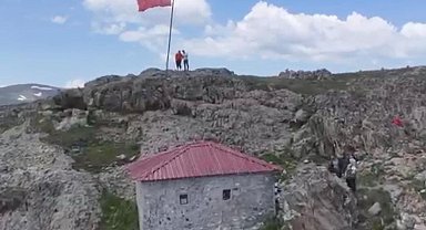 Gümüşhane'de 2 bin 500 rakımdaki Taş Mescid ilgi çekiyor