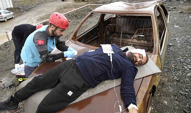 Gümüşhane'de yağış altında heyelan sonrası kaza tatbikatı
