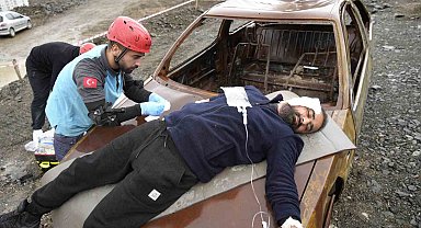 Gümüşhane'de yağış altında heyelan sonrası kaza tatbikatı