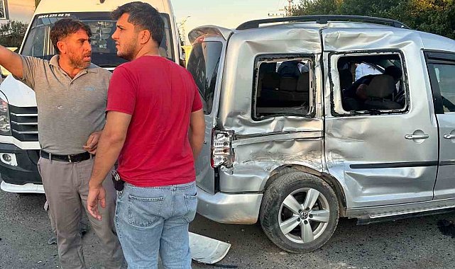 Hafif ticari araç ile kamyon çarpıştı: 3 yaralı