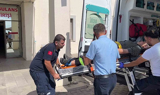 Hafriyat kamyonu ile otomobil çarpıştı: 3 yaralı