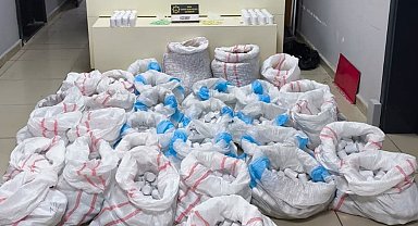 Hastane otoparkındaki araçta 256 binden fazla sentetik ecza ele geçirildi: 4 gözaltı
