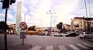 Hatalı dönüş yapan otomobil kazaya neden oldu