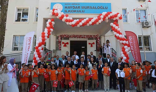 Hatay'da ilk ders zili çaldı, 360 bin öğrenci okullara döndü
