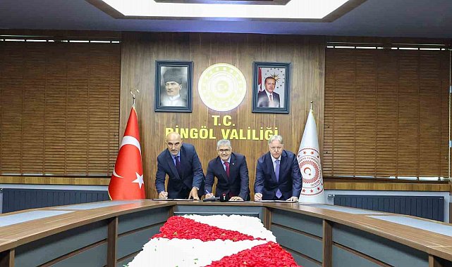 Hayırsever iş adamından ortaokula 27 milyon TL'lik spor salonu