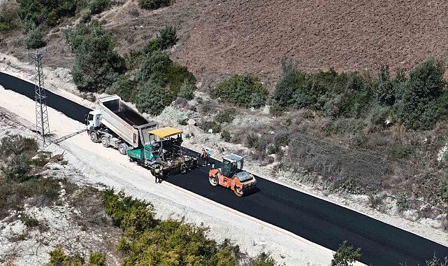 HBB, Yayladağı'nda 3 mahalleyi birbirine bağlayan yolda beton asfalt çalışmasına başladı