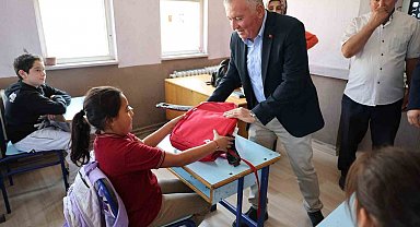 Honaz'da okul çantaları öğrencilere ulaşmaya devam ediyor