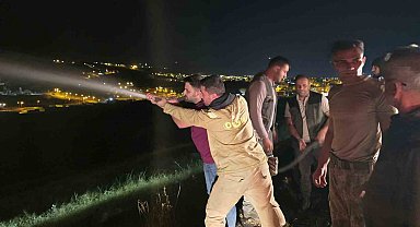 İdil'de alevlerle saatlerce mücadele: Yangın köy evlerine ulaşmadan söndürüldü