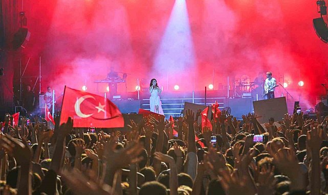İEF'de 9 Eylül coşkusu