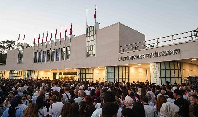 İEF'de kahkaha var