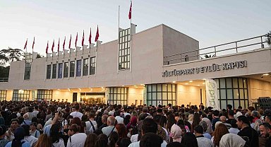 İEF'de kahkaha var