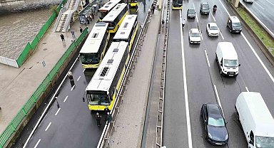 İETT otobüsü arızalandı, Kadıköy D-100 Karayolu'nda trafik durma noktasına geldi