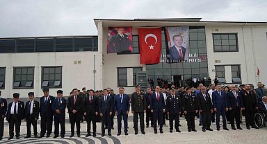 Iğdır'da 19 Eylül Gaziler Günü dolayısıyla çelenk sunuldu