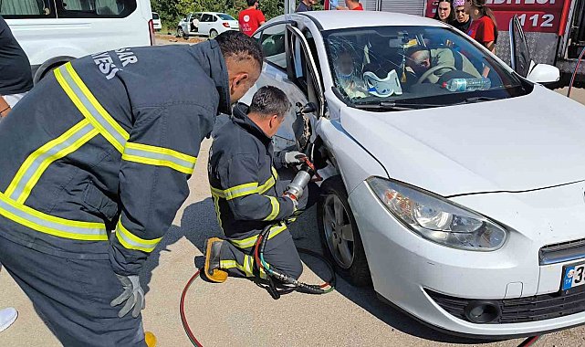 İki otomobilin çarpıştığı kazada 4 kişi yaralandı