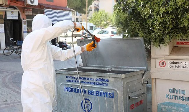 İncirliova'da karasinekle mücadele için çöp konteynerleri ilaçlandı