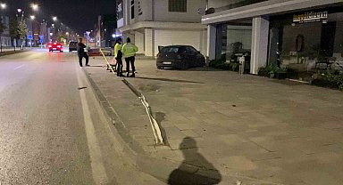 İnegöl'de kontrolden çıkan araç kaldırıma çıktı