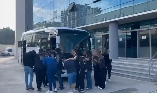 İnternette kadın kılığına girip evlilik vaadiyle kandırdılar, sonra tehdit ettiler