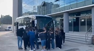 İnternette kadın kılığına girip evlilik vaadiyle kandırdılar, sonra tehdit ettiler