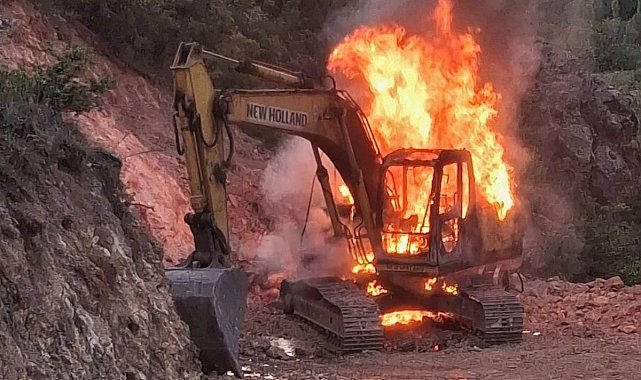 İş makinesi alev topuna döndü