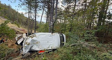 İşçileri taşıyan minibüs, şarampole yuvarlandı: 1 ölü, 4 yaralı