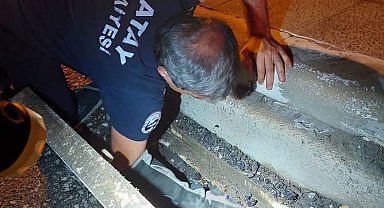 İskenderun'da mahsur kalan hayvanlar ekipler tarafından kurtarıldı