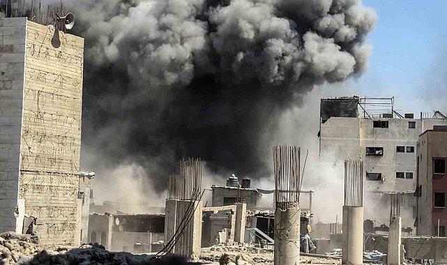 İsrail, Gazze'de sivillere ait iki eve saldırdı